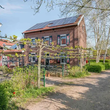 Luxe Familiehuis Voor 12 Personen, 6 Slaapkamers Met Eigen Badkamer, Luxe Keuken, Jetstreambad En Infrarood Sauna En 1 Ha Tuin In Vijlen, Zuid-limburg *