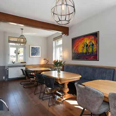 Luxe Familiehuis Voor 12 Personen, 6 Slaapkamers Met Eigen Badkamer, Luxe Keuken, Jetstreambad En Infrarood Sauna En 1 Ha Tuin In Vijlen, Zuid-limburg *