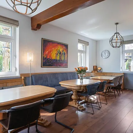 Tatil Evi Luxe Familiehuis Voor 12 Personen, 6 Slaapkamers Met Eigen Badkamer, Luxe Keuken, Jetstreambad En Infrarood Sauna En 1 Ha Tuin In Vijlen, Zuid-limburg Vijlen