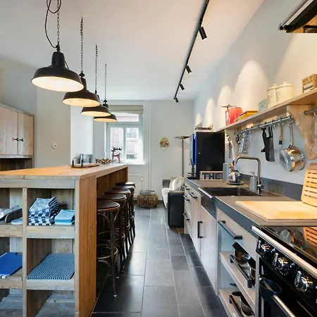 Tatil Evi Luxe Familiehuis Voor 12 Personen, 6 Slaapkamers Met Eigen Badkamer, Luxe Keuken, Jetstreambad En Infrarood Sauna En 1 Ha Tuin In Vijlen, Zuid-limburg