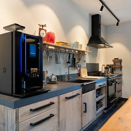 Luxe Familiehuis Voor 12 Personen, 6 Slaapkamers Met Eigen Badkamer, Luxe Keuken, Jetstreambad En Infrarood Sauna En 1 Ha Tuin In Vijlen, Zuid-limburg * Vijlen
