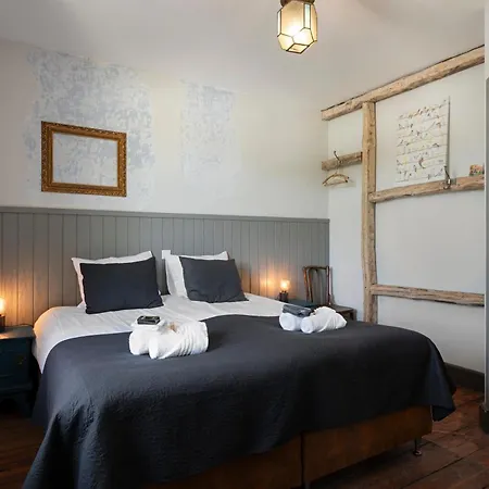 Tatil Evi Luxe Familiehuis Voor 12 Personen, 6 Slaapkamers Met Eigen Badkamer, Luxe Keuken, Jetstreambad En Infrarood Sauna En 1 Ha Tuin In Vijlen, Zuid-limburg Vijlen