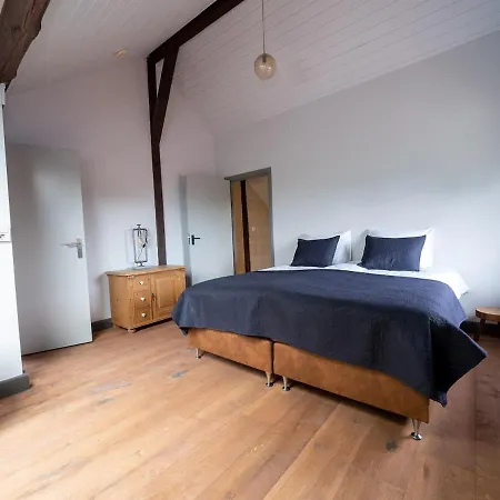 Tatil Evi Luxe Familiehuis Voor 12 Personen, 6 Slaapkamers Met Eigen Badkamer, Luxe Keuken, Jetstreambad En Infrarood Sauna En 1 Ha Tuin In Vijlen, Zuid-limburg *