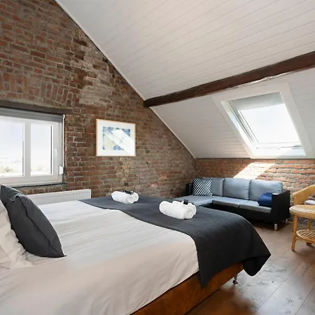 Tatil Evi Luxe Familiehuis Voor 12 Personen, 6 Slaapkamers Met Eigen Badkamer, Luxe Keuken, Jetstreambad En Infrarood Sauna En 1 Ha Tuin In Vijlen, Zuid-limburg *