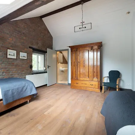 Luxe Familiehuis Voor 12 Personen, 6 Slaapkamers Met Eigen Badkamer, Luxe Keuken, Jetstreambad En Infrarood Sauna En 1 Ha Tuin In Vijlen, Zuid-limburg * Vijlen