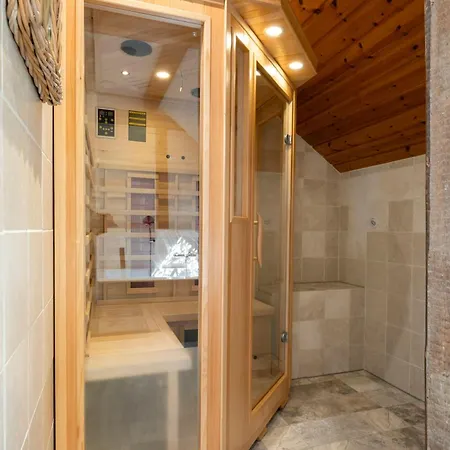 Luxe Familiehuis Voor 12 Personen, 6 Slaapkamers Met Eigen Badkamer, Luxe Keuken, Jetstreambad En Infrarood Sauna En 1 Ha Tuin In Vijlen, Zuid-limburg *