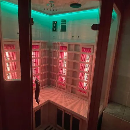 Luxe Familiehuis Voor 12 Personen, 6 Slaapkamers Met Eigen Badkamer, Luxe Keuken, Jetstreambad En Infrarood Sauna En 1 Ha Tuin In Vijlen, Zuid-limburg Tatil Evi *