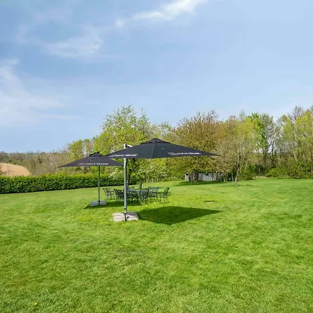 Luxe Familiehuis Voor 12 Personen, 6 Slaapkamers Met Eigen Badkamer, Luxe Keuken, Jetstreambad En Infrarood Sauna En 1 Ha Tuin In Vijlen, Zuid-limburg Vijlen