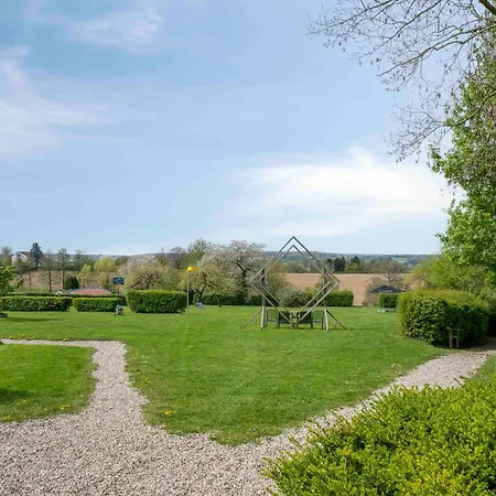 Luxe Familiehuis Voor 12 Personen, 6 Slaapkamers Met Eigen Badkamer, Luxe Keuken, Jetstreambad En Infrarood Sauna En 1 Ha Tuin In Vijlen, Zuid-limburg * Vijlen